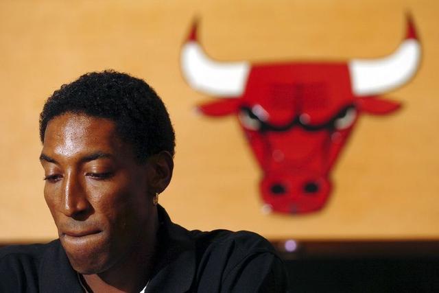 弗格投篮碰到徐杰脸部 杨鸣对着闫军贴脸输出